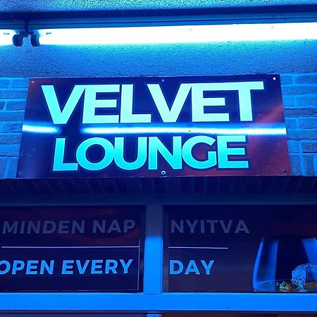 Velvet Motel Hegyeshalom Exterior photo