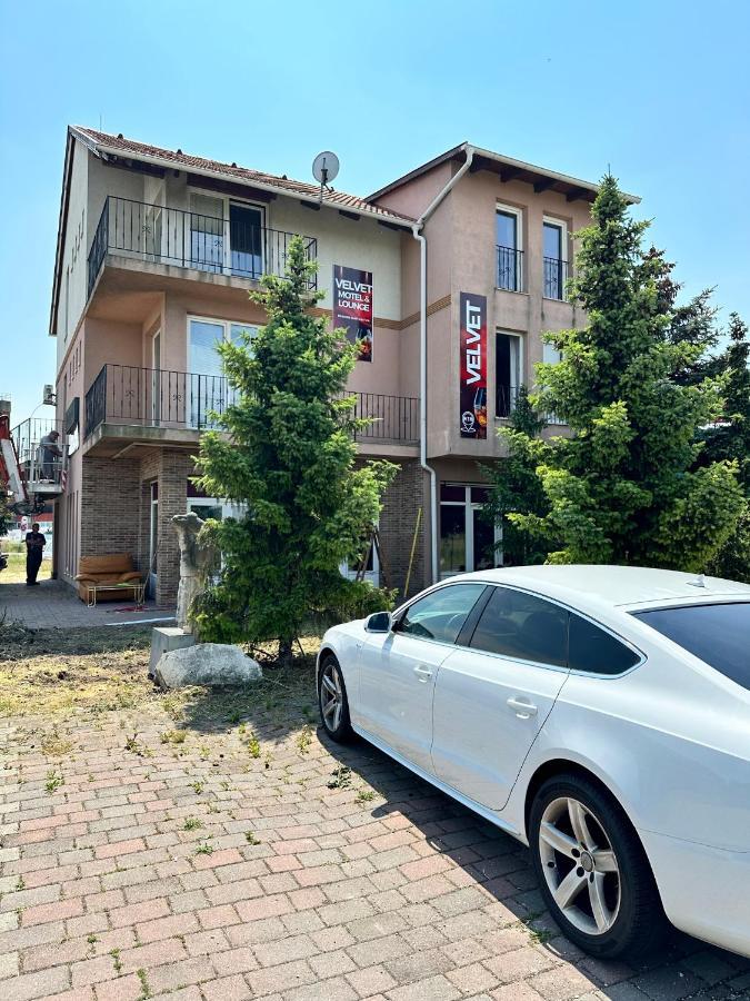 Velvet Motel Hegyeshalom Exterior photo