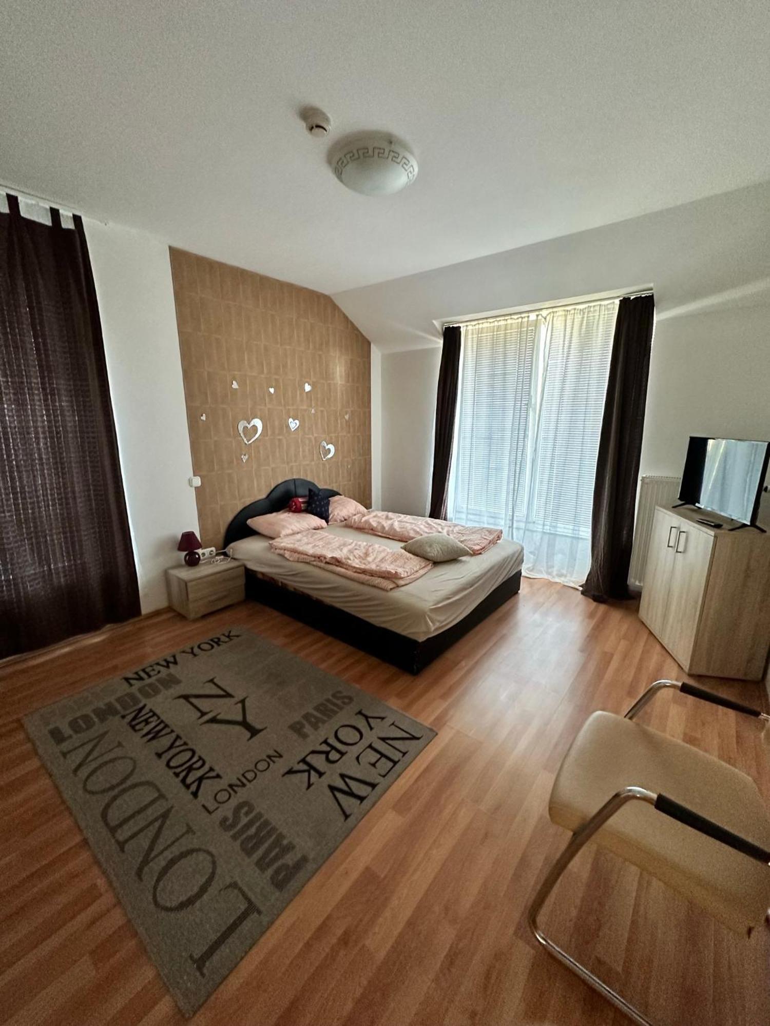 Velvet Motel Hegyeshalom Exterior photo